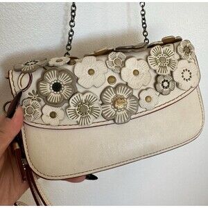 COACH 1941 Tea Rose White Leather 3D Floral Applique Chalk Wristlet Clutch Bag